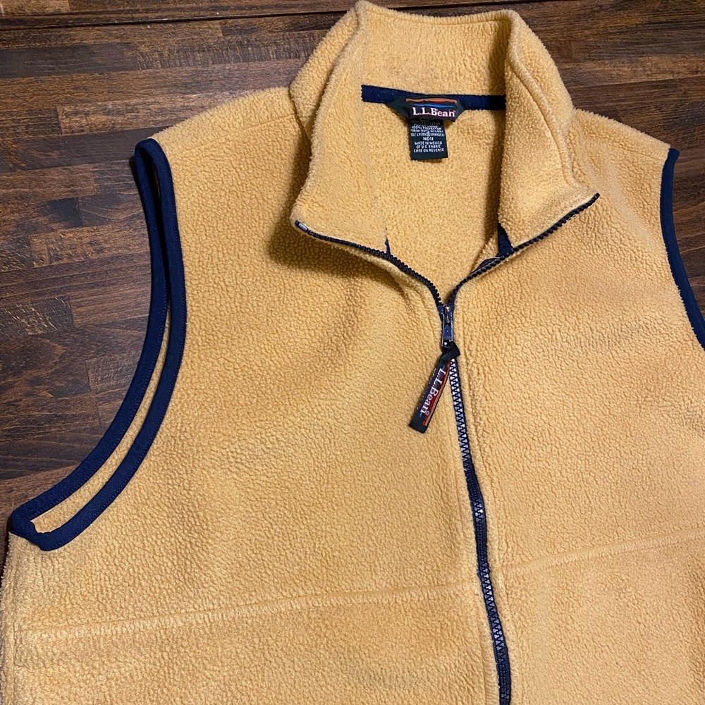 LL Bean Womens Vest Size L Yellow Fleece Vintage Outdoor Apparel Hiking Camping